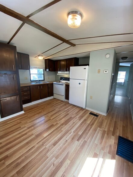 Building Photo - 2207 Dora Dr