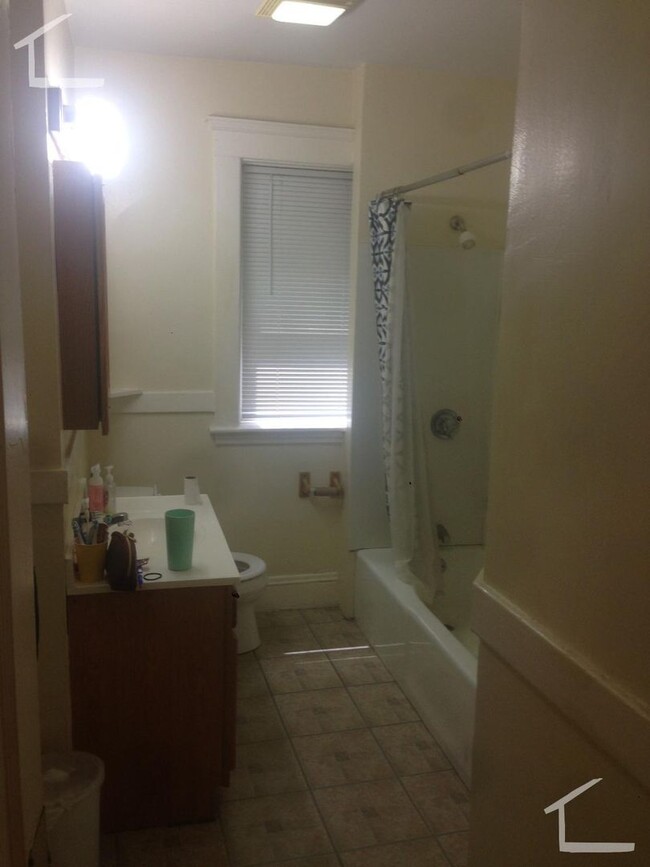 Building Photo - Brighton/Cleveland Circle 4 Bed Available ...