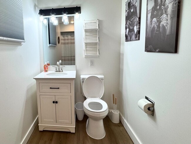 Building Photo - 1305 9th St W