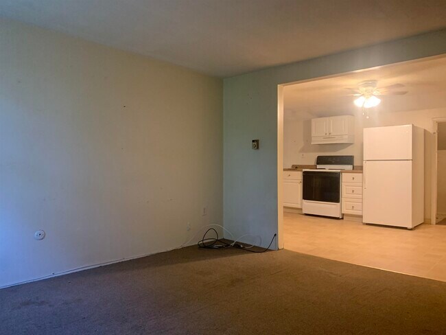 Building Photo - 354 Main St