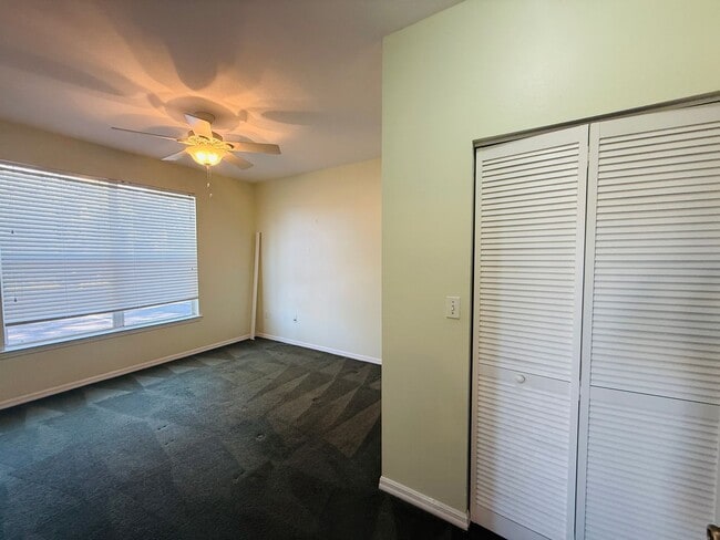 Building Photo - 2 Bedroom Condo For Rent in Carrollwood!