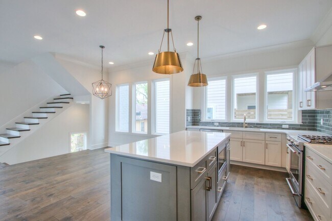 Building Photo - Welcome To Nashville!