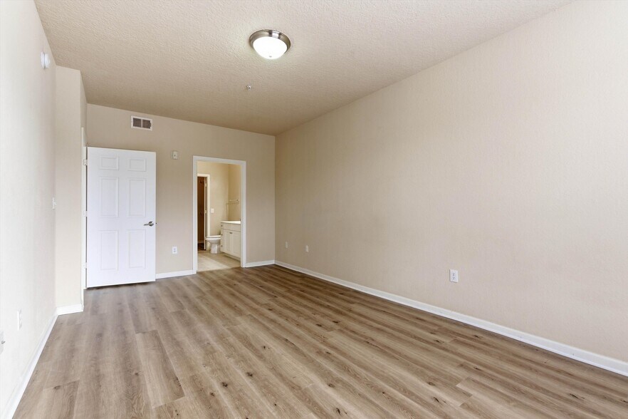 Building Photo - 8539 Gate Pky W