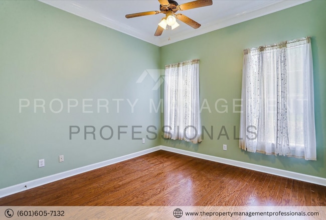 Building Photo - Cute, Comfortable and Convenient!