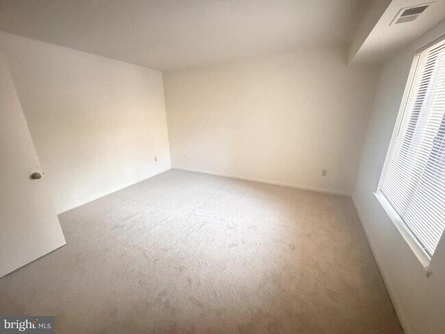 Building Photo - 8865 Roll Right Ct