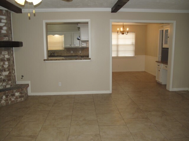 Building Photo - 702 Oder Ln