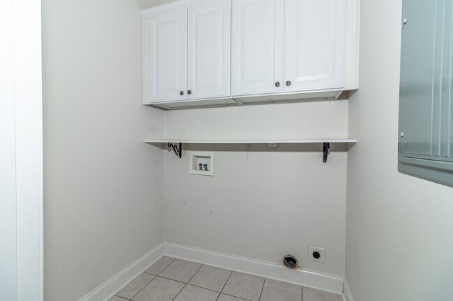Building Photo - Lovely Riverwood Home