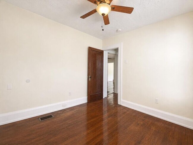 Building Photo - [748/750/756/758] Winfree Ave