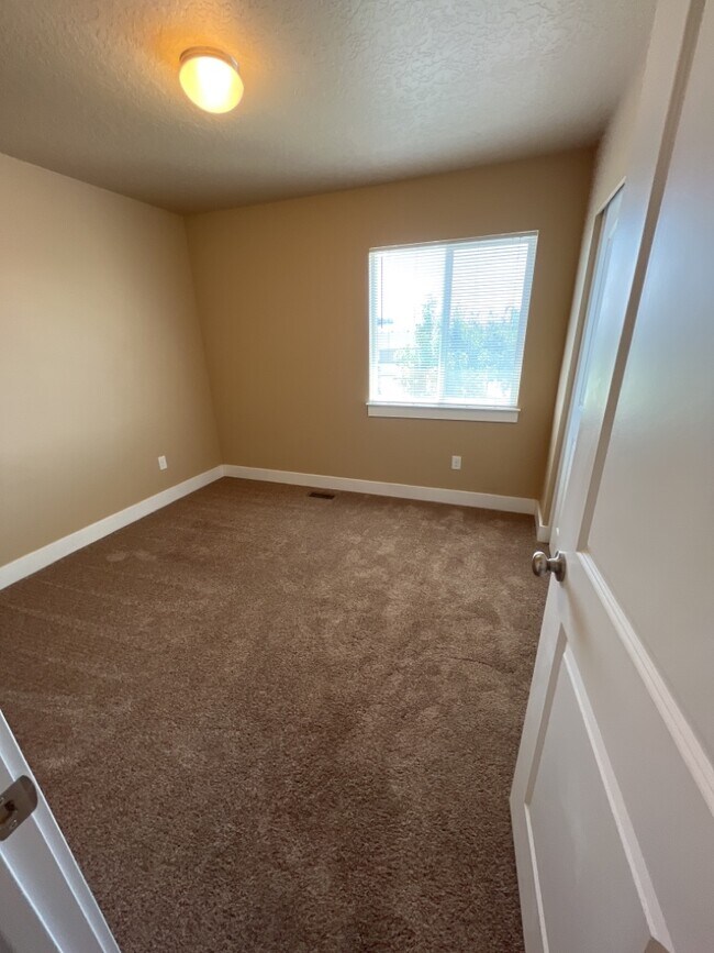 Building Photo - 3159 W Prairie Grass Dr