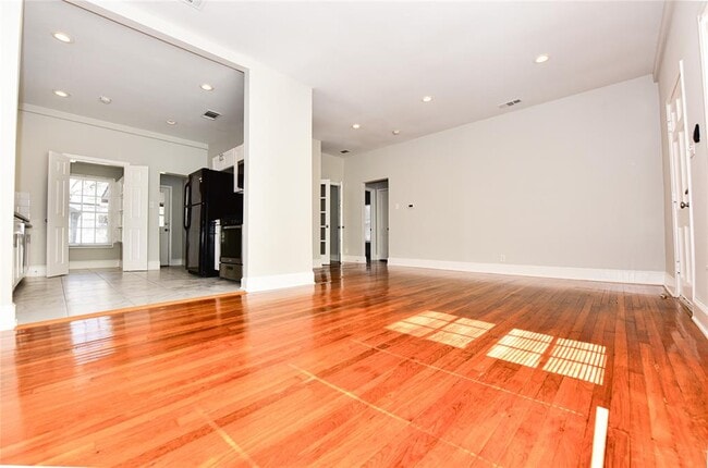 Building Photo - 410 Kenniston Dr