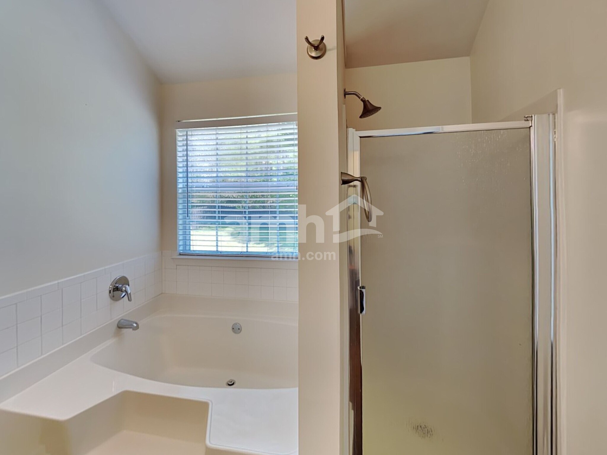 Building Photo - 412 Farmwood Way