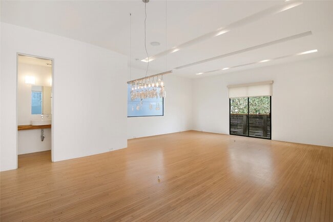 Building Photo - 730 Tulane St