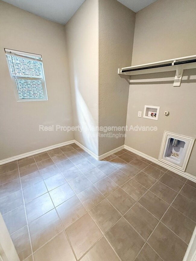 Building Photo - 452 Morning Dew Ln