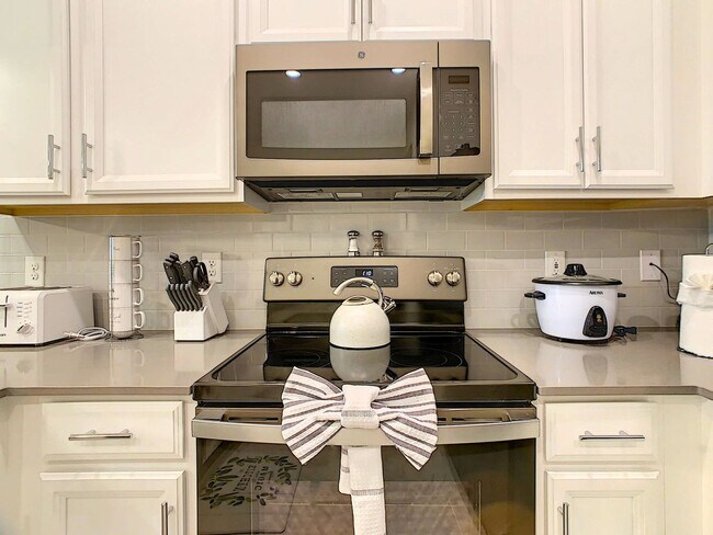 Building Photo - 1520 Oasis Club Blvd