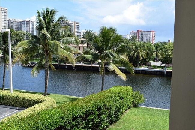 Building Photo - 301 Golden Isles Dr