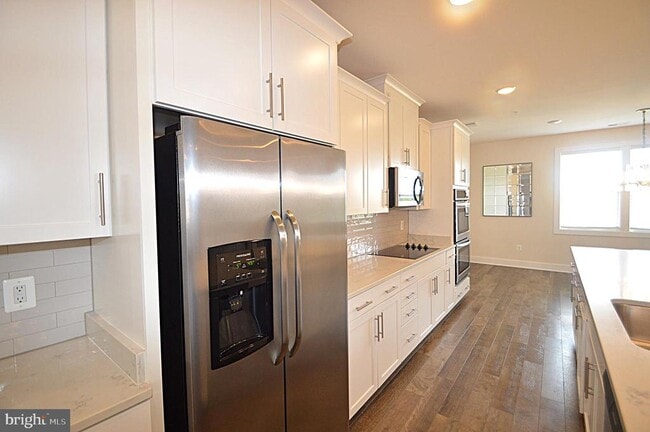 Building Photo - 44840 Tiverton Sq