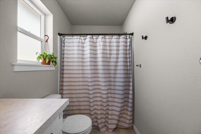 Building Photo - Perfect Location 3 Bed 2 Bath Home with SO...