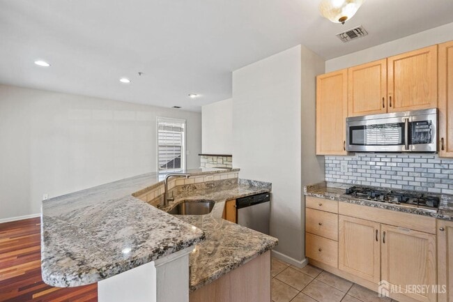Building Photo - 107 Brittany Ct