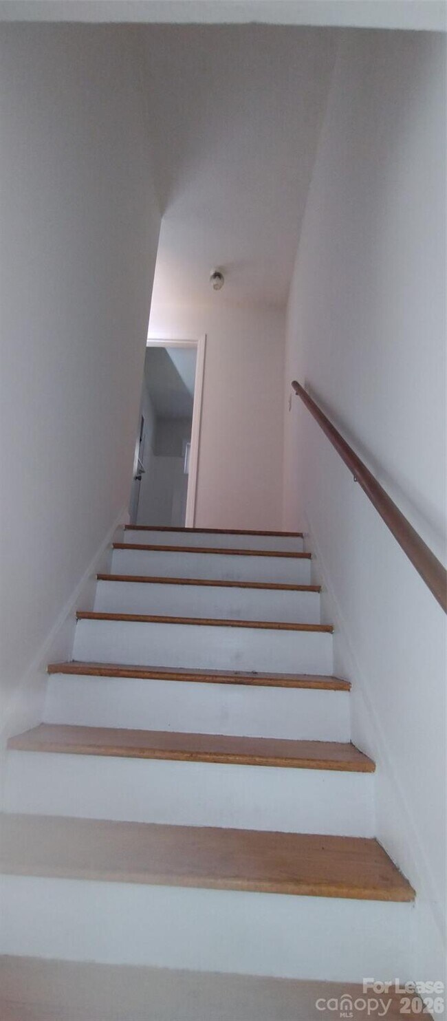 Building Photo - 2667 Dr Carver Rd