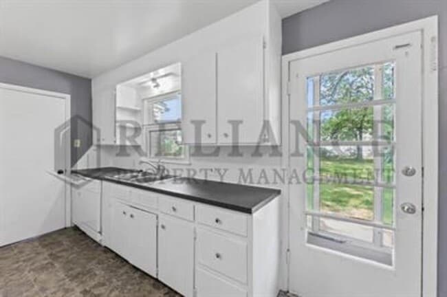Building Photo - 1602 Luther E