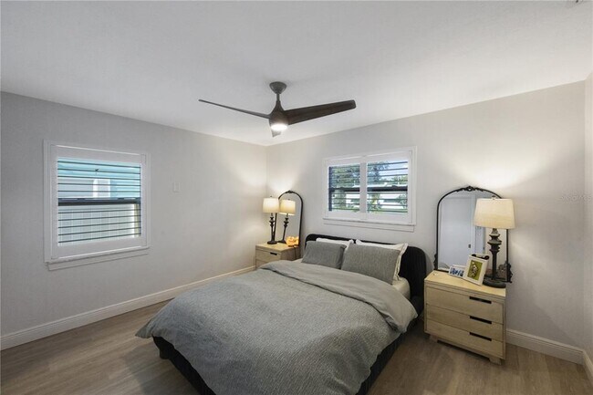 Building Photo - 702 Gray St S