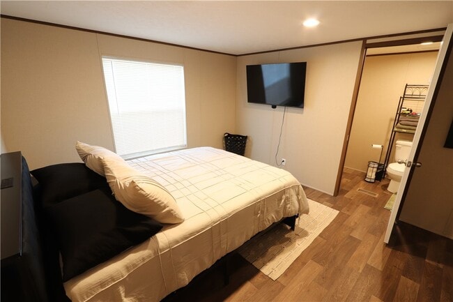 Building Photo - 1681 River Gardens Dr