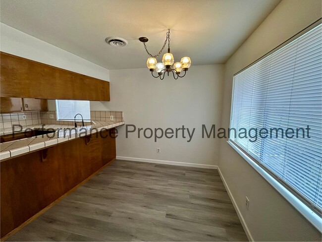 Building Photo - 239 W China Grade Loop