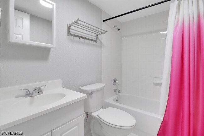 Building Photo - 4635 Bayshore Dr