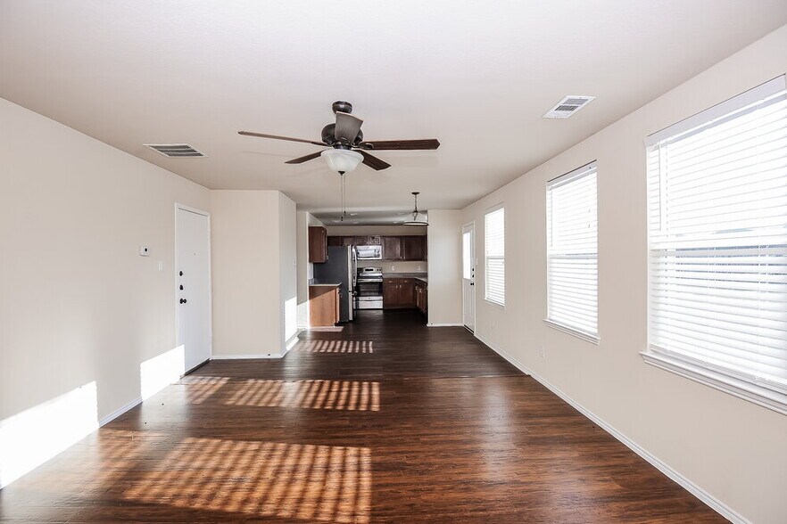 Building Photo - 309 Coneflower Dr