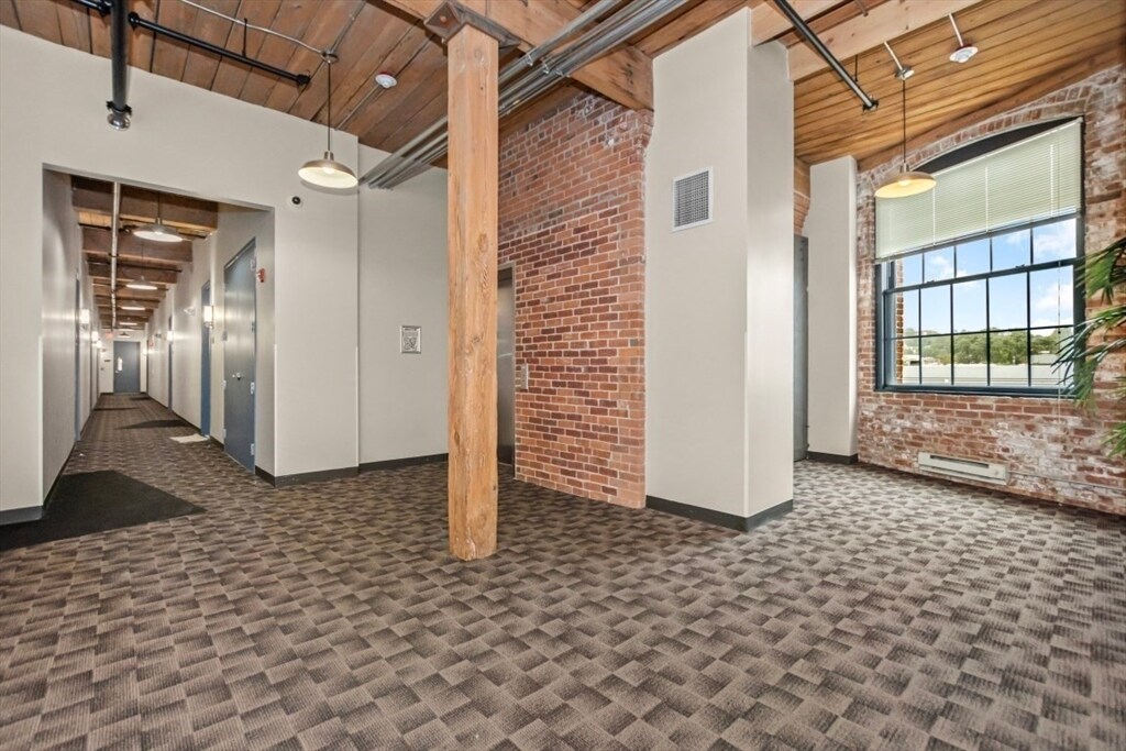 Building Photo - 77 Gerrish Ave