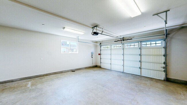 Building Photo - Rare Santa Rosa Four Bedroom house in Desi...