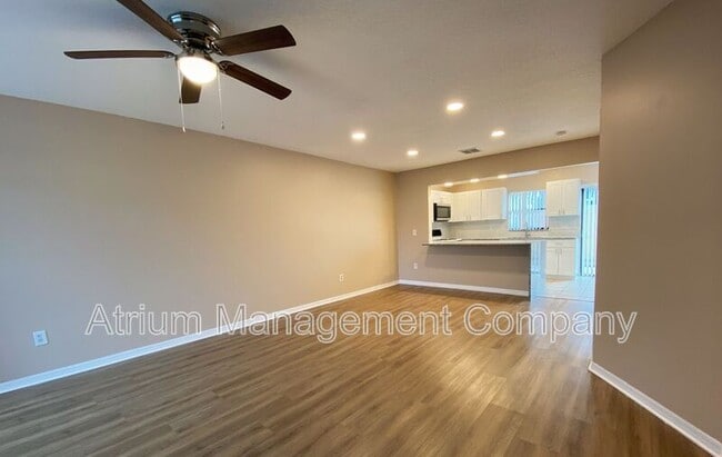 Building Photo - 6262 Yorktown Dr
