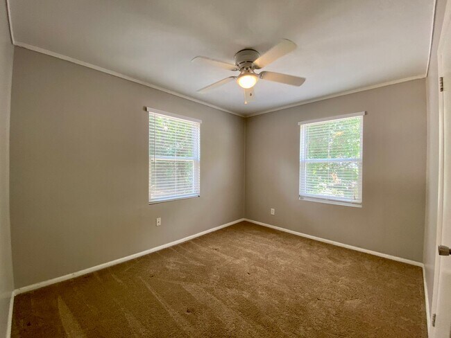 Building Photo - Clean and Updated rental in North Augusta