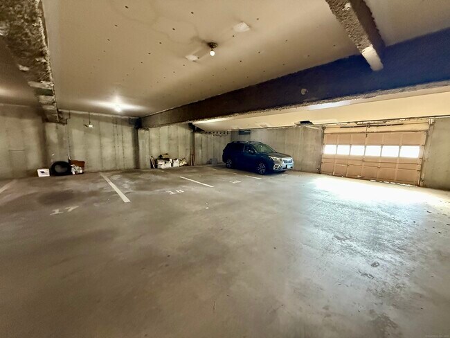 Building Photo - 495 Vincelette St