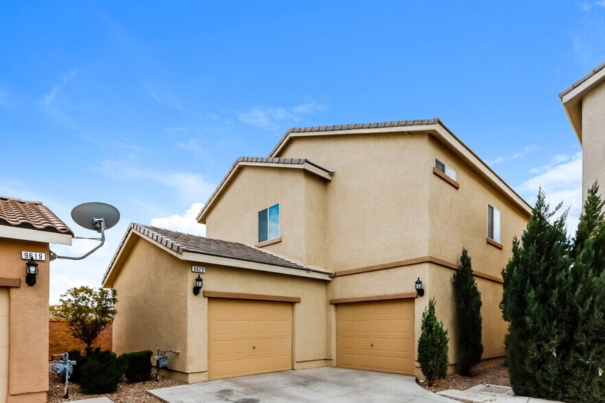 Building Photo - 9623 Vega Carpio Ave