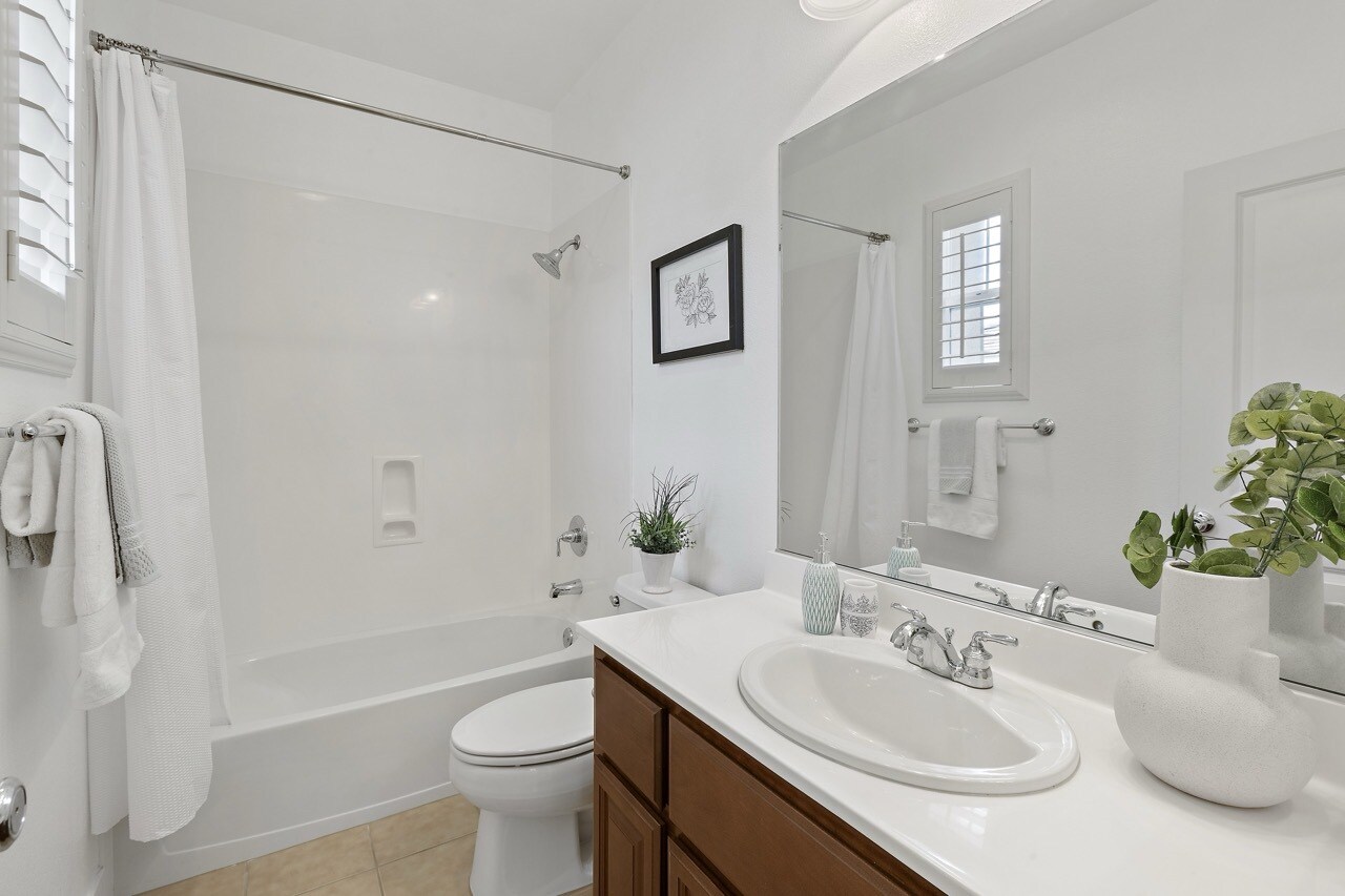 Building Photo - 44 Muller Pl