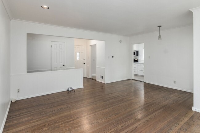 Building Photo - Charming single story home in heart of Reseda