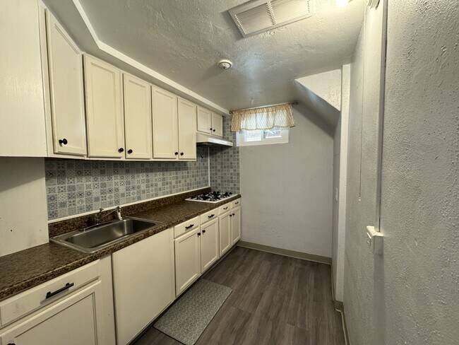 Building Photo - 2745 W Archer Pl