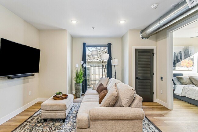 Building Photo - CORPORATE LEASE AVAILABILITY FOR 3, 6, OR 12 MONTHS! ALL BILLS AND PARKING INCLUDED!