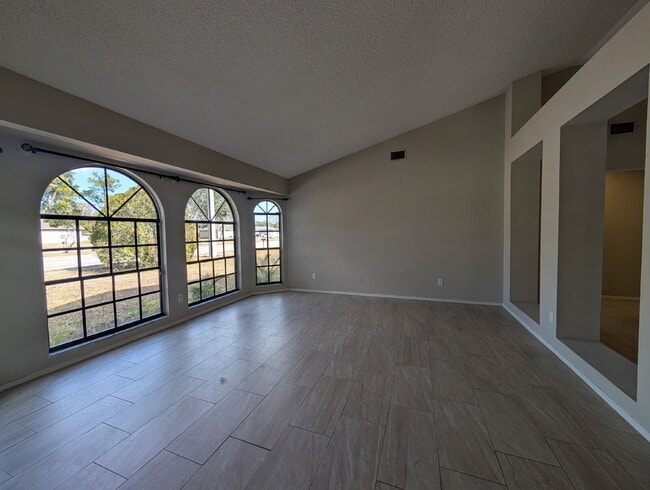 Building Photo - 3-Bed Oasis in Palm Bay!