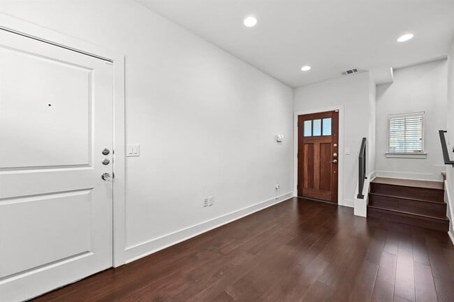 Building Photo - 1000 Muse Ln