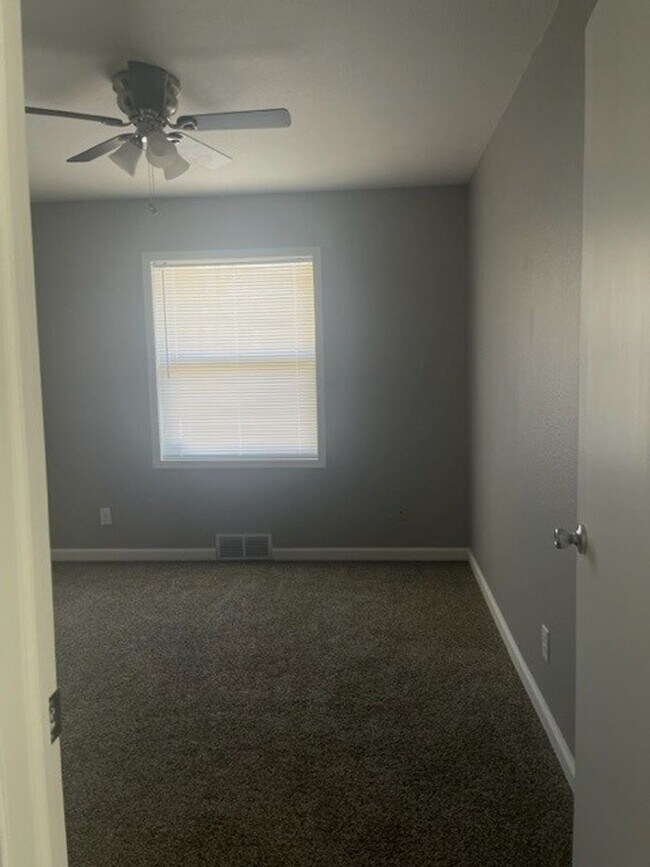 Building Photo - 3330 S Euclid St