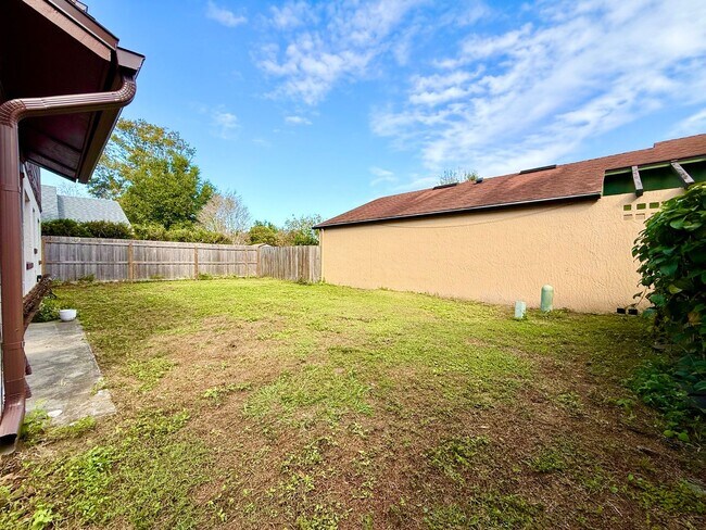 Building Photo - Moss Pointe 3Bedrooms/2.5Bath-home with great room fireplace!