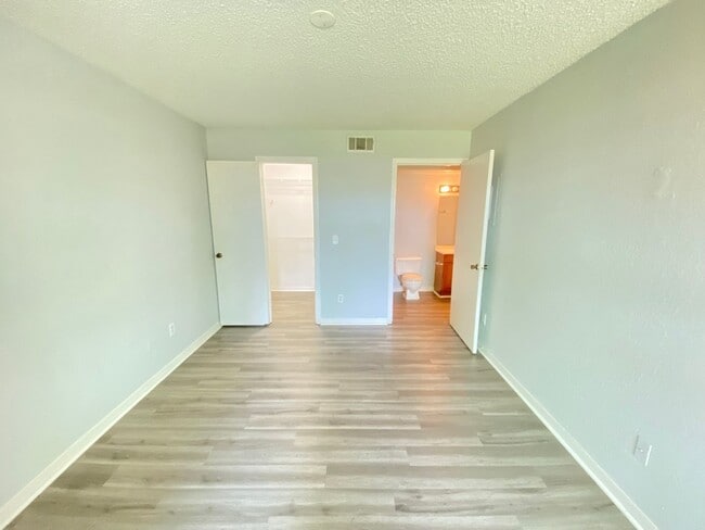 Building Photo - 5701 Gatlin Ave