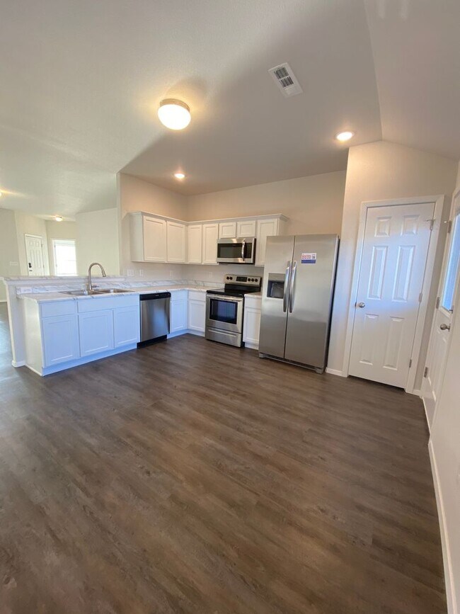 Building Photo - Now Pre-Leasing in Cedar Bluff — Stunning 4-Bed, 2-Bath Home You Don’t Want to Miss!