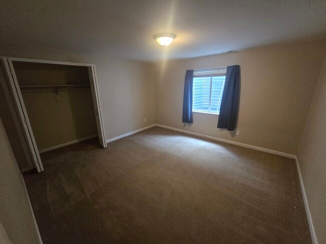 Building Photo - 964 Red Brooke Dr