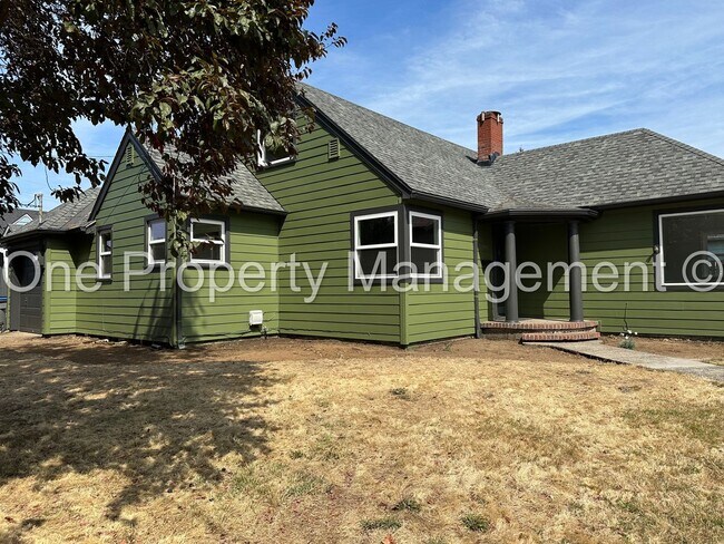 Building Photo - 902 E 31st St