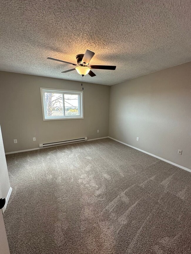 Building Photo - BEAUTIFULLY UPDATED 3 BEDROOM, 2 BATHROOM TWIN HOME WITH ATTACHED 1 CAR GARAGE