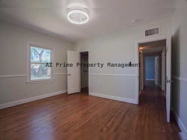 Building Photo - 6521 N 11th Ave