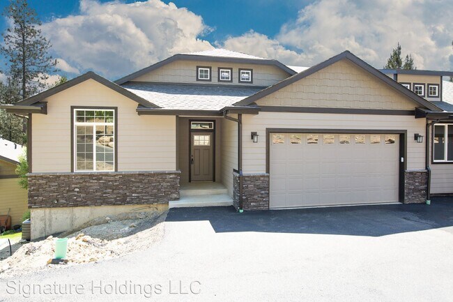 Primary Photo - 4 br, 3 bath House - 314 E. Little Spokane...
